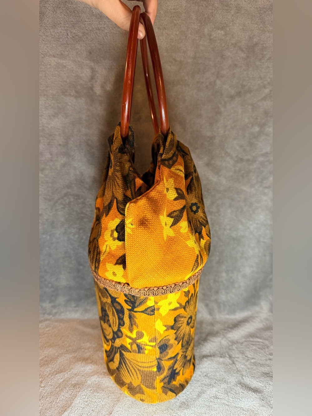 60s Homemade Floral Bucket Bag with Lucite Handles - Picture 4 of 10